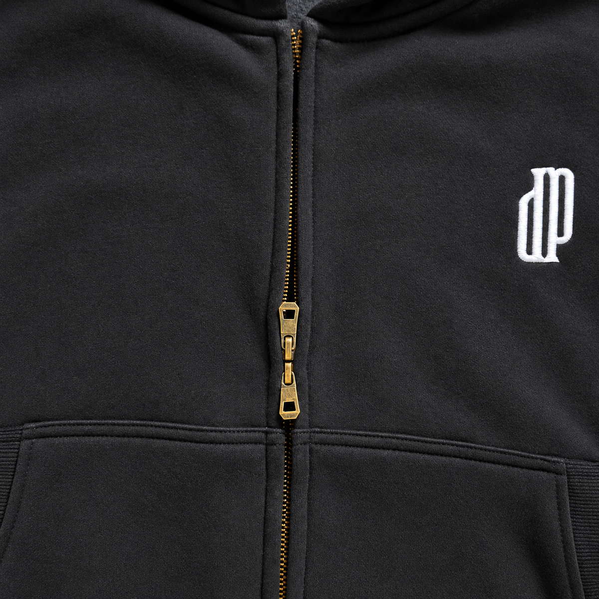 Hoodie unisexe ESSENCIAL— Noir